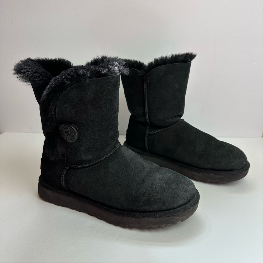 Ugg Bailey Button Boots Women’s Size 7 or UK size 5.5 black Suede winter outdoor